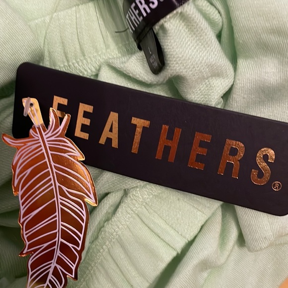 Feathers Off the Shoulder Crop Top Large NWT - Picture 6 of 9